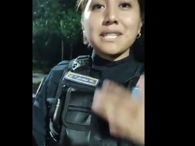Captan ebria a una oficial de la Policía Auxiliar de la CDMX (Video)