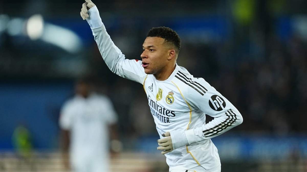 Mbappé marca en su regreso tras su lesión y el Madrid vence 2-1 al Alavés
