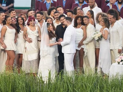 Sí, hubo una boda real durante el espectáculo de medio tiempo del Super Bowl de Bad Bunny