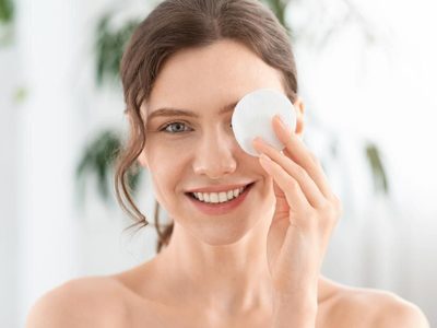 Cómo preparar un desmaquillante para el rostro casero y natural con solo 4 ingredientes