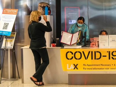 EU avala vacuna de Novavax contra covid-19