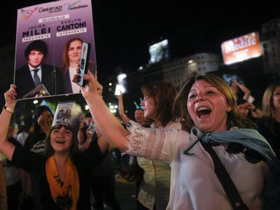 Milei, el “anarcocapitalista” estilo Trump que hace girar a Argentina a la extrema derecha
