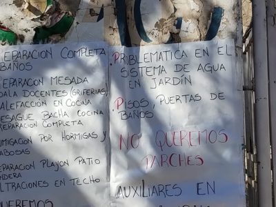 Sin clases en la Escuela 328 de El Huecú por protesta de auxiliares ante graves falencias edilicias