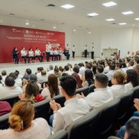 Reactiva gobernador entrega de becas y útiles escolares a estudiantes de nivel básico