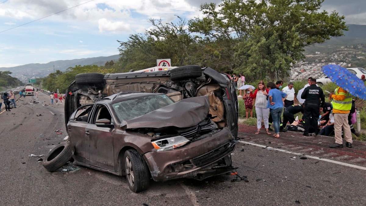 Algunos de los vehículos embestidos esta tarde en la Autopista del Sol