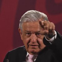 Dinero de sobornos a García Luna "iba a Los Pinos": AMLO