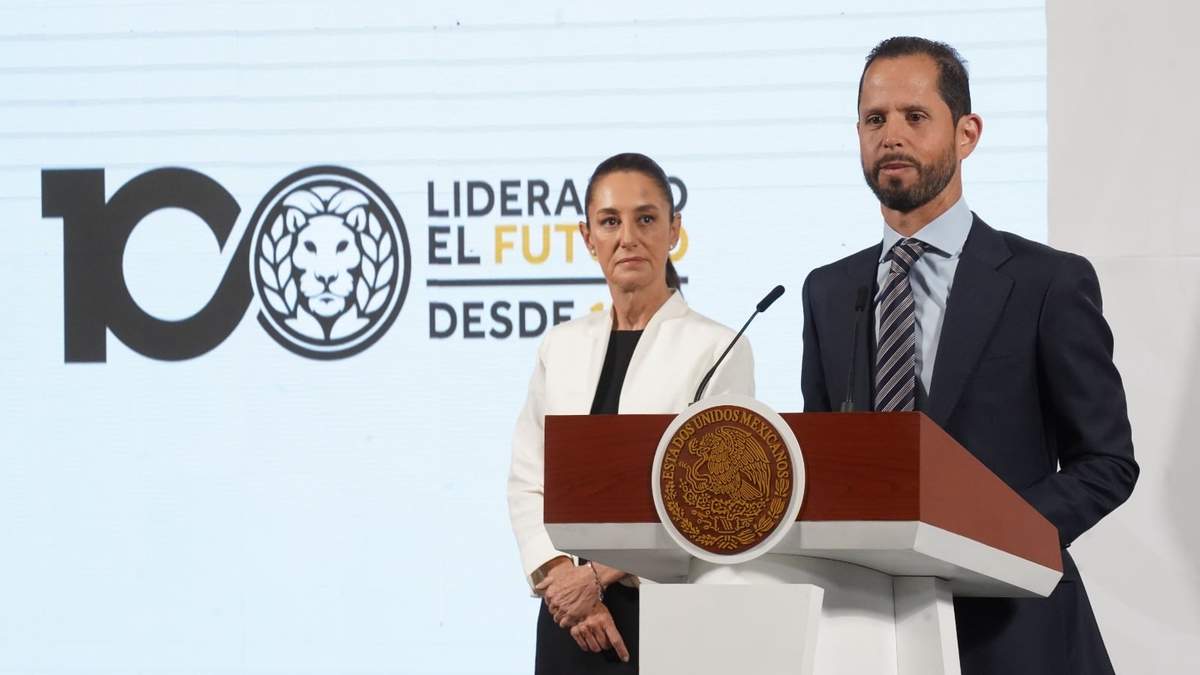 La presidenta y el empresario durante el anuncio de inversión de Modelo