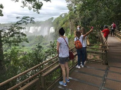 Se agotaron las reservas para visitar las Cataratas el primer día del feriado largo
