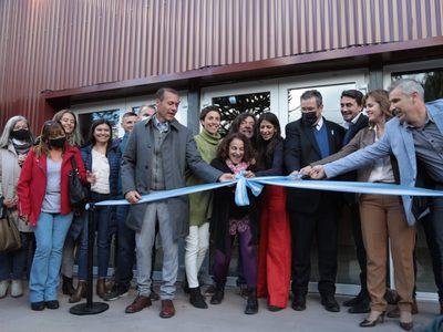 Omar Gutiérrez inauguró un nuevo espacio cultural en San Martín de los Andes