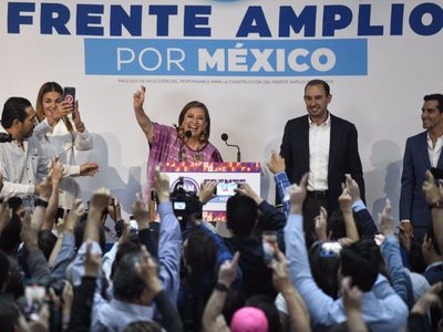 Xóchitl Gálvez se registra como aspirante a la candidatura presidencial del Frente Amplio por México