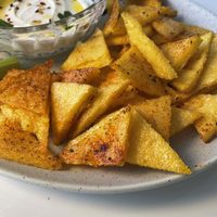 Nachos de polenta: ahorrá un montón y prepará esta receta perfecta para picotear entre amigos