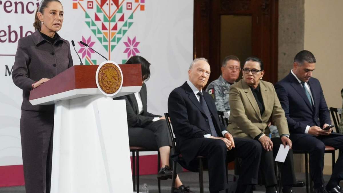 La presidenta Claudia Sheinbaum, al lado Gertz Manero, Rosa Icela y Harfuch en la mañanera