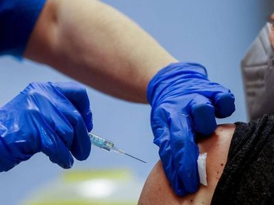 La triple vacuna: Argentina estudia un fármaco contra el coronavirus, la gripe y la bronquiolitis