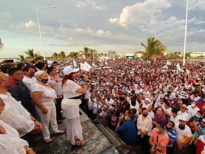 Layda Sansores encabeza "marcha de la victoria" en Campeche; la elección no está definida: PRI-PAN-PRD