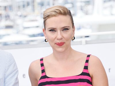 Scarlett Johansson dice que voz de ChatGPT es muy parecida a la suya; OpenAI suspende su uso