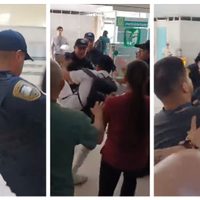 A gritos y patadas, trabajadores del Centro Médico de Occidente corren a guardias (Video)