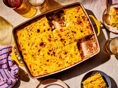 Con 2 choclos y 4 huevos hacete estre tremendo chipá guazú exprés que es una delicia y que salva tu cena