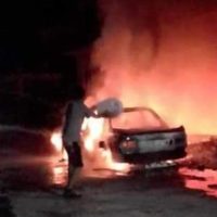 Incendian vehículos y golpean a equipo de campaña de candidata en Tamaulipas