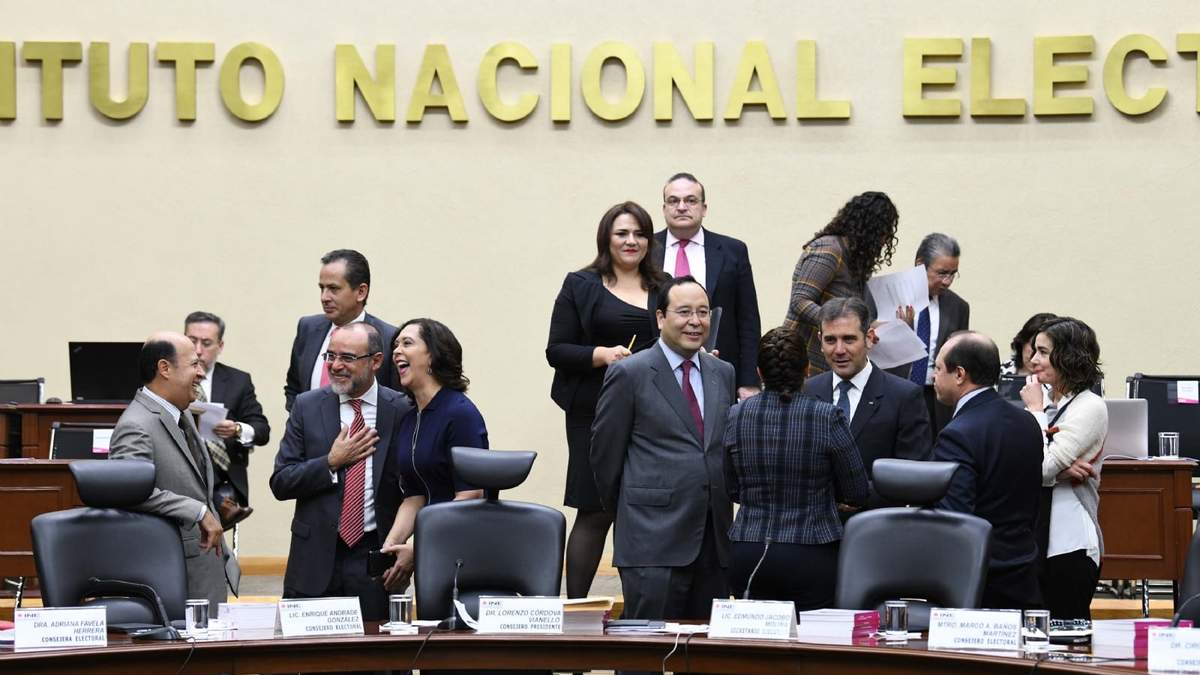 Una sesión del INE