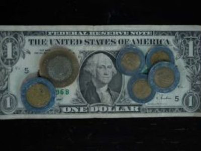 Peso gana terreno frente al dólar tras presiones de Trump a la Fed