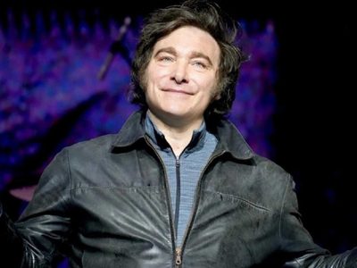 Milei presentó su libro con un espectáculo en el Movistar Arena y lanzó advertencia al kirchnerismo