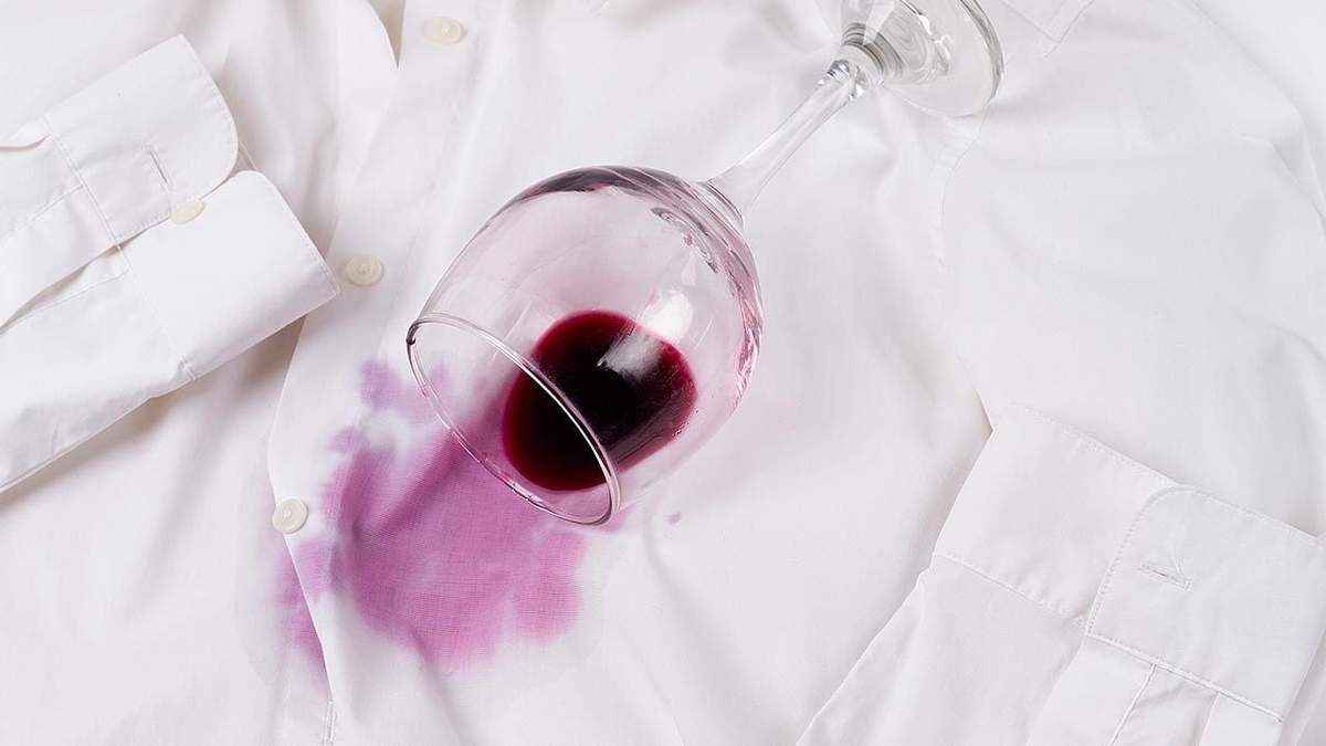 Manchas de vino tinto. Fuente: (Instagram)