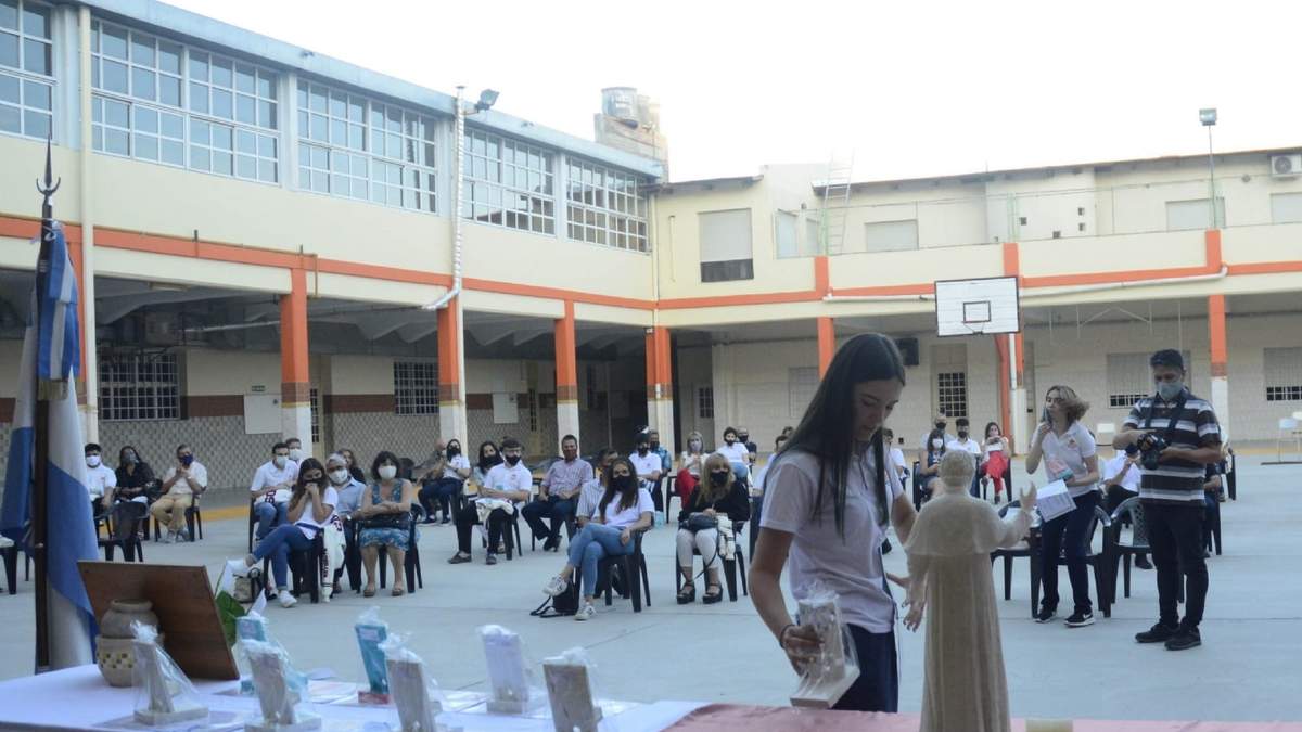 El reglamento fijado por el Consejo Provincial de Educación incluye los actos de egresados. Fuente: (Twitter)