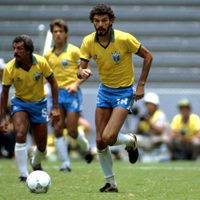 Sócrates, el futbolista brasileño que orquestó el futbol democrático