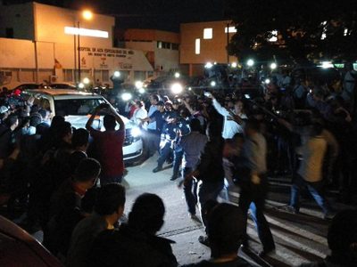 Crisis en sector salud detona en Tabasco: esposa de Núñez es retenida por más de seis horas (Video)
