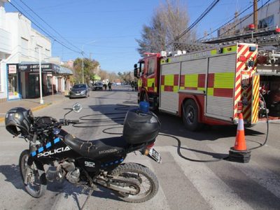 Un hombre rompió un nicho y provocó una importante fuga de gas en el Casco Viejo de Centenario