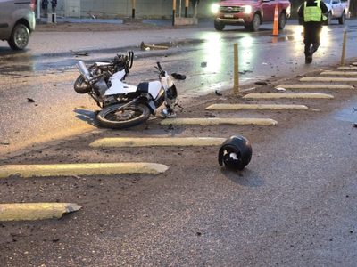 Revelan que la automovilista imputada por atropellar a una moto en Centenario había causado otro incidente previo