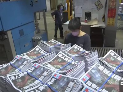 El diario Apple Daily, emblema mediático de las protestas de Hong Kong, forzado a cerrar operaciones