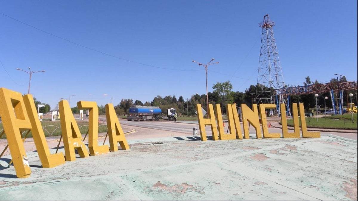 Medidas de fuerza en Desarrollo Social, en Plaza Huincul. Fuente: (Facebook)