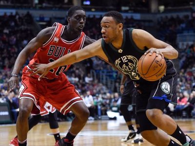 Escándalo en la NBA antes de la reanudación: tiene coronavirus y sale a jugar con amigos