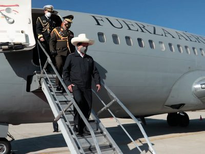Pedro Castillo pondrá a la venta el avión presidencial de Perú