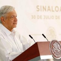 "No quieren que vayan sus hijos a la escuela, pues no los manden": AMLO a detractores