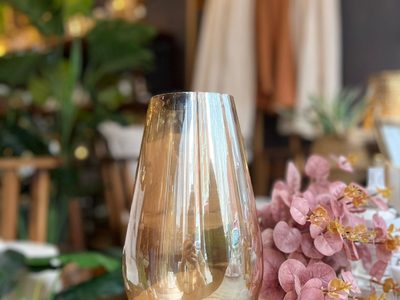 Si tenés un florero de vidrio viejo, mirá esta creación "low cost" para dejarlo totalmente renovado y como nuevo