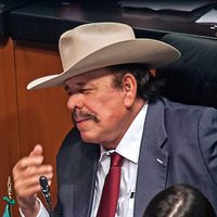 Armando Guadiana y los beneficios de ser político y empresario