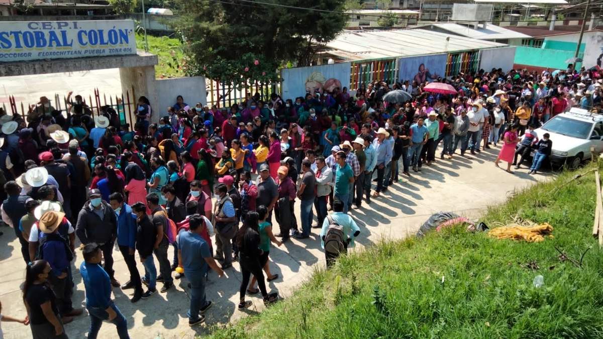 Largas filas en municipios de Puebla