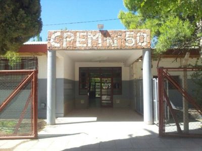Por una pelea entre alumnos del CPEM 50 intervino la Policía y secuestró armas de juguete