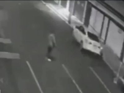Un sujeto atropella a dos mujeres al salir de una fiesta; investigan tentativa de feminicidio