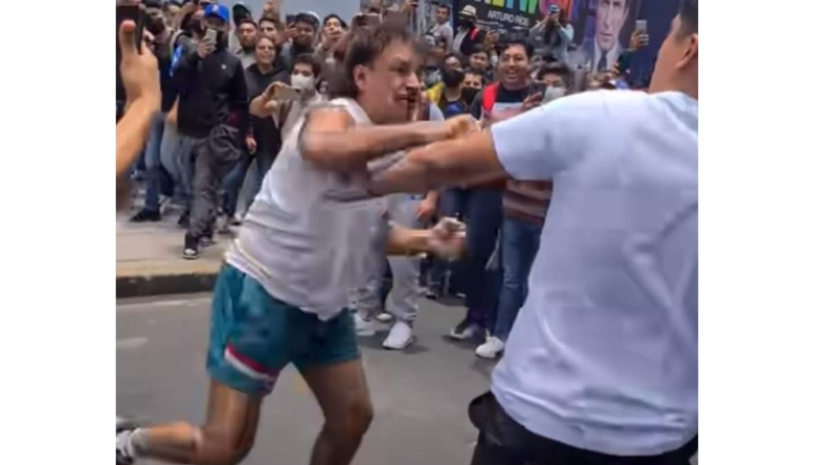 La pelea afuera de la ESIME