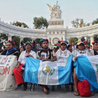 Madres de desaparecidos en México y Centroamérica 'hermanan” su dolor en Hemiciclo a Juárez
