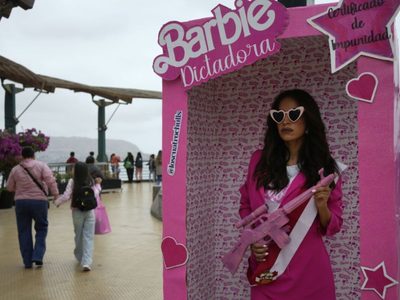 Barbiemanía se extiende y pinta de rosa a América Latina