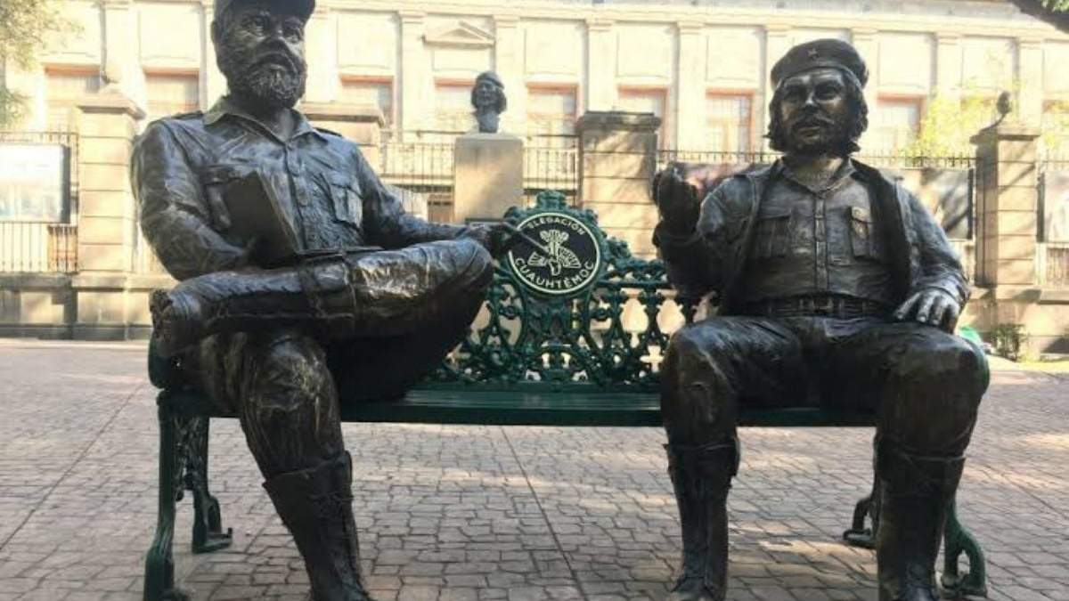 Las estatuas de Fidel Castro y Ernesto "Che" Guevara.