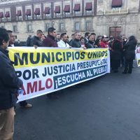 Alcaldes reclaman en Palacio Nacional más recursos para municipios