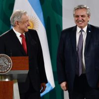Descalificaciones a la oposición, la prensa y las culpas del pasado a dos voces: Fernández y AMLO