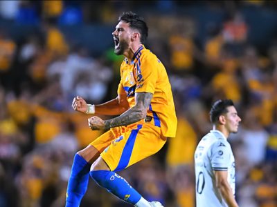 Con polémica arbitral Tigres elimina a Necaxa y consigue su boleto a semifinales (Videos)