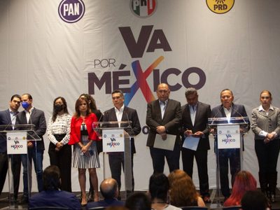 “Va por México” presenta contra iniciativa de reforma eléctrica