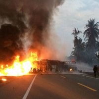 Mueren calcinadas al menos 14 personas en un choque en la autopista Siglo XXI